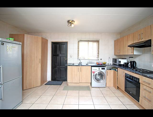 2 BEDROOM TOWNHOUSE FOR SALE IN NORTH RIDING